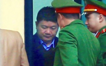 Ông Đinh La Thăng bình tĩnh trả lời tòa thẩm vấn