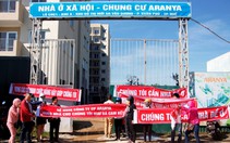Chủ đầu tư chậm giao nhà, người dân vây công trường phản đối