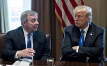 Ông Trump văng tục khi nói về dân nhập cư