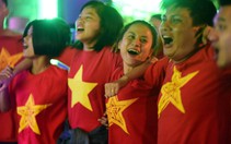 Hai cổ động viên đặc biệt tặng thưởng 700 triệu đồng cho U-23 VN