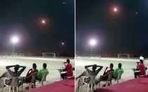 Video bóng đá Yemen: trái bóng dưới chân tên lửa trên đầu