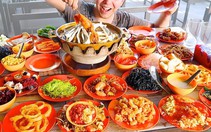 'Giật mình' nghe con trẻ cư xử trong tiệc buffet