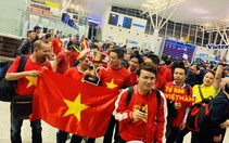 Hàng trăm cổ động viên xuyên đêm lên đường sang Dubai 'tiếp lửa' đội tuyển
