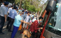 Hơn 500 hành khách đi ôtô từ ga Sài Gòn ra Bình Thuận lên tàu về quê