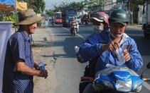 Ấm lòng trạm nước suối, khăn lạnh miễn phí cho người về quê