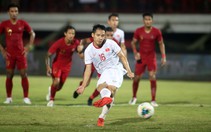Clip Hùng Dũng đi bóng như Messi, rồi lỡ phạt đền cũng như Messi