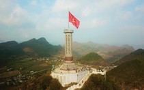 Vượt 400 bậc thang lên đỉnh cột cờ Lũng Cú