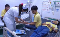 Gần 50 công nhân nhập viện nghi ngộ độc sau bữa cơm tăng ca