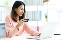 Người trẻ đang dần quen với cuộc sống 'không tiền mặt'