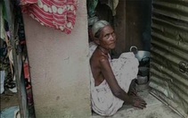 Sốc nặng khi biết bà cụ 72 tuổi sống 3 năm liền trong toilet