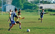 Khi con trẻ mê trái bóng