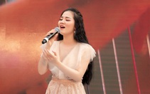 'Sao Mai' Phạm Thùy Dung tung bộ đôi CD 'Moon' và MV 'Ave Maria'