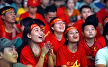 Cổ vũ bóng đá: Đừng cuồng nhiệt quá trớn