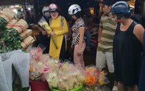 Chợ hoa Hồ Thị Kỷ nhộn nhịp đêm trước ngày Valentine