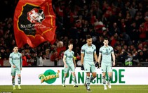 Mất người, Arsenal thảm bại trên đất Pháp