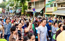 Hàng ngàn người tiễn đưa nghệ sĩ Anh Vũ