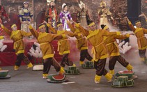 Nghỉ lễ Giỗ Tổ Hùng Vương: Rồng rắn xếp hàng mua thực phẩm, khu vui chơi kín chỗ