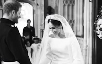 Dân Anh mê tít bộ ảnh một năm ngày cưới của vợ chồng hoàng tử Harry