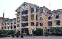 Thừa Thiên Huế cấm công chức đeo tai nghe xem phim trong giờ làm việc
