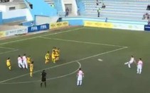 Video 'siêu phẩm sút phạt' mở màn vòng loại World Cup 2022