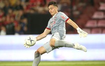 Văn Lâm bắt gọn bóng, phát động tấn công sắc bén giúp Muangthong ghi bàn