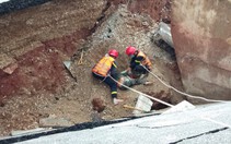 Bão đã đổ bộ gây sụt lở đường, khiến 2 người chết ở Thanh Hóa