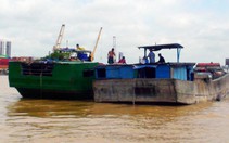 30 phút truy đuổi, nổ súng bắt gọn 4 thuyền khai thác cát trái phép