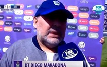 Video biển quảng cáo ‘rượt’ theo Maradona vì ông không chịu đứng yên