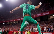 Benzema lập công đưa Real Madrid lên nhì bảng