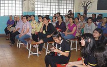 Họp phụ huynh chán ngắt, lẽ nào lỗi chỉ của trường?