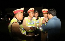 Uống rượu bia lái xe, phó phòng GD-ĐT bị phạt 35 triệu đồng, treo bằng lái