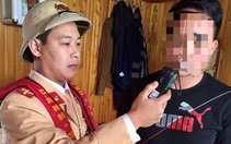 Hai lái thuyền trên sông bị phạt tiền vì vi phạm nồng độ cồn