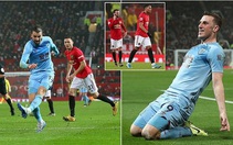 Thua sốc trước Burnley ở Old Trafford, M.U kém Liverpool...30 điểm