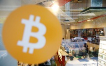 Giá Bitcoin 'ăn theo' tiếng đạn bom
