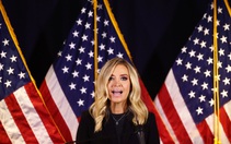 Thư ký báo chí Nhà Trắng bị Fox News cắt sóng vì tố Đảng Dân chủ gian lận bầu cử