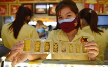 Vàng trong nước cao hơn thế giới 5,3 triệu mỗi lượng