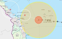 13h chiều nay 14-11, bão Vamco cách Đà Nẵng 220km, biển dậy sóng lớn