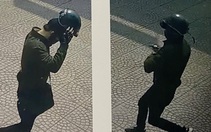 Kẻ cướp ngân hàng bịt mặt kín mít dọa: 'Đưa hết tiền đây không tao bắn'