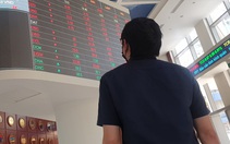 Sàn chứng khoán TP.HCM đột ngột ngừng giao dịch do tiền đổ vào quá lớn