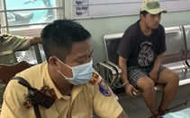 CSGT truy đuổi bắt kẻ cướp điện thoại người đặt xe ôm trước cổng bệnh viện