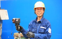 Trao tặng danh hiệu Anh hùng Lao động cho công nhân ngành điện Trương Thái Sơn