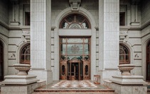 Hơn 10 năm kiến tạo cung điện đá D'. Palais Louis không hề phí hoài