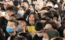 Hàng chục ngàn người Hà Nội, Đà Nẵng đổ ra đường đón năm mới 2021