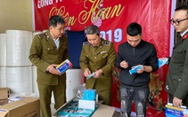 Suýt lọt gần 100.000 khẩu trang giả làm từ giấy vệ sinh ra thị trường
