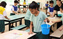 Con tôi ở Singapore vẫn đi học