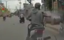 Nhóm cướp giật xịt hơi cay tấn công người đi đường để tẩu thoát