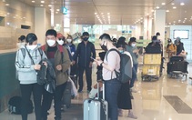 Từ Hàn Quốc 'hạ cánh' sân bay Cần Thơ: Bật khóc vì 'cảm giác được an toàn'