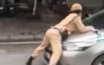 Tạm giữ hình sự tài xế taxi hất cảnh sát giao thông lên nắp capô
