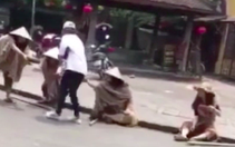 Truy tìm 'nhóm ăn xin' ngồi la liệt ở phố cổ Hội An quay video tung lên mạng