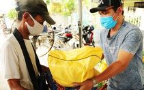 Tiếp sức cho người bán vé số